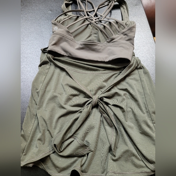 Lululemon Tied In Energy 2-in-1 Grey Sage /White Tank Top and Sport Bra - Size 4 - Picture 5 of 10